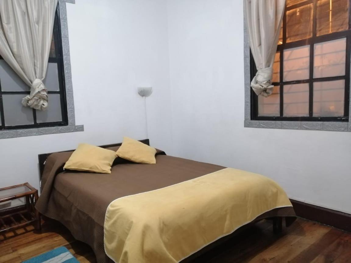 Galapagos Natural Life Hostel Кито Екстериор снимка