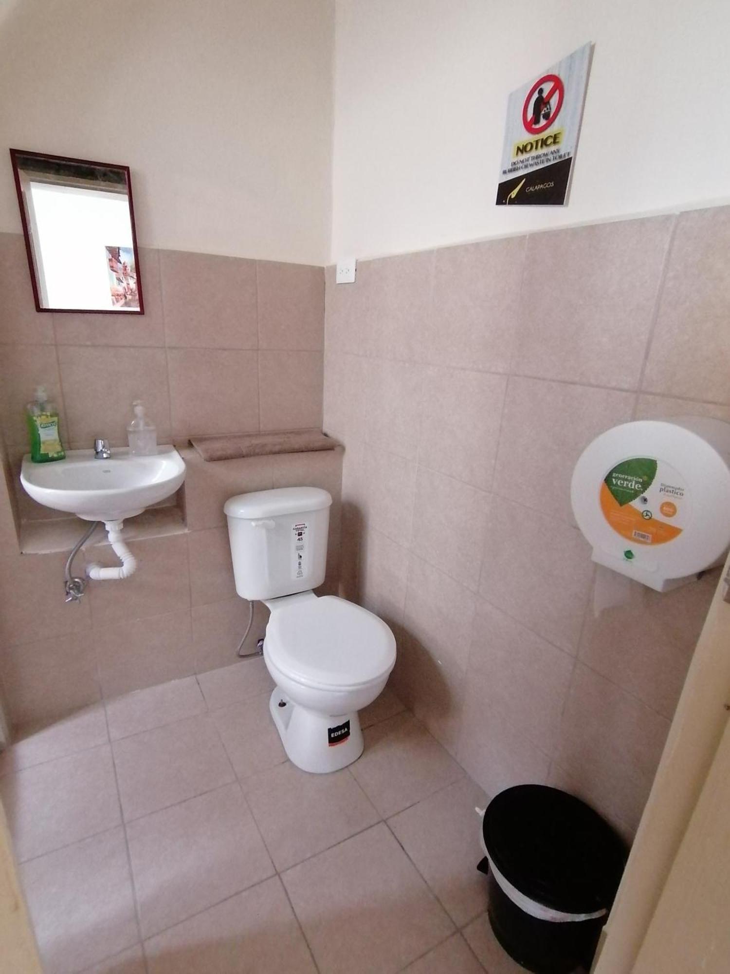Galapagos Natural Life Hostel Кито Екстериор снимка