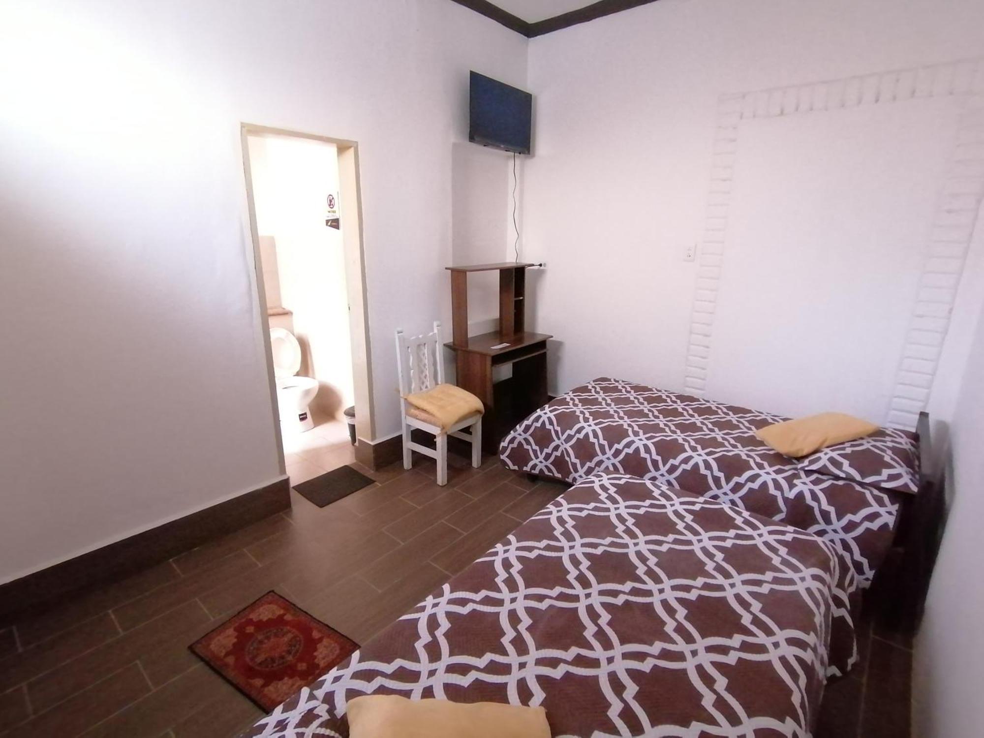 Galapagos Natural Life Hostel Кито Екстериор снимка