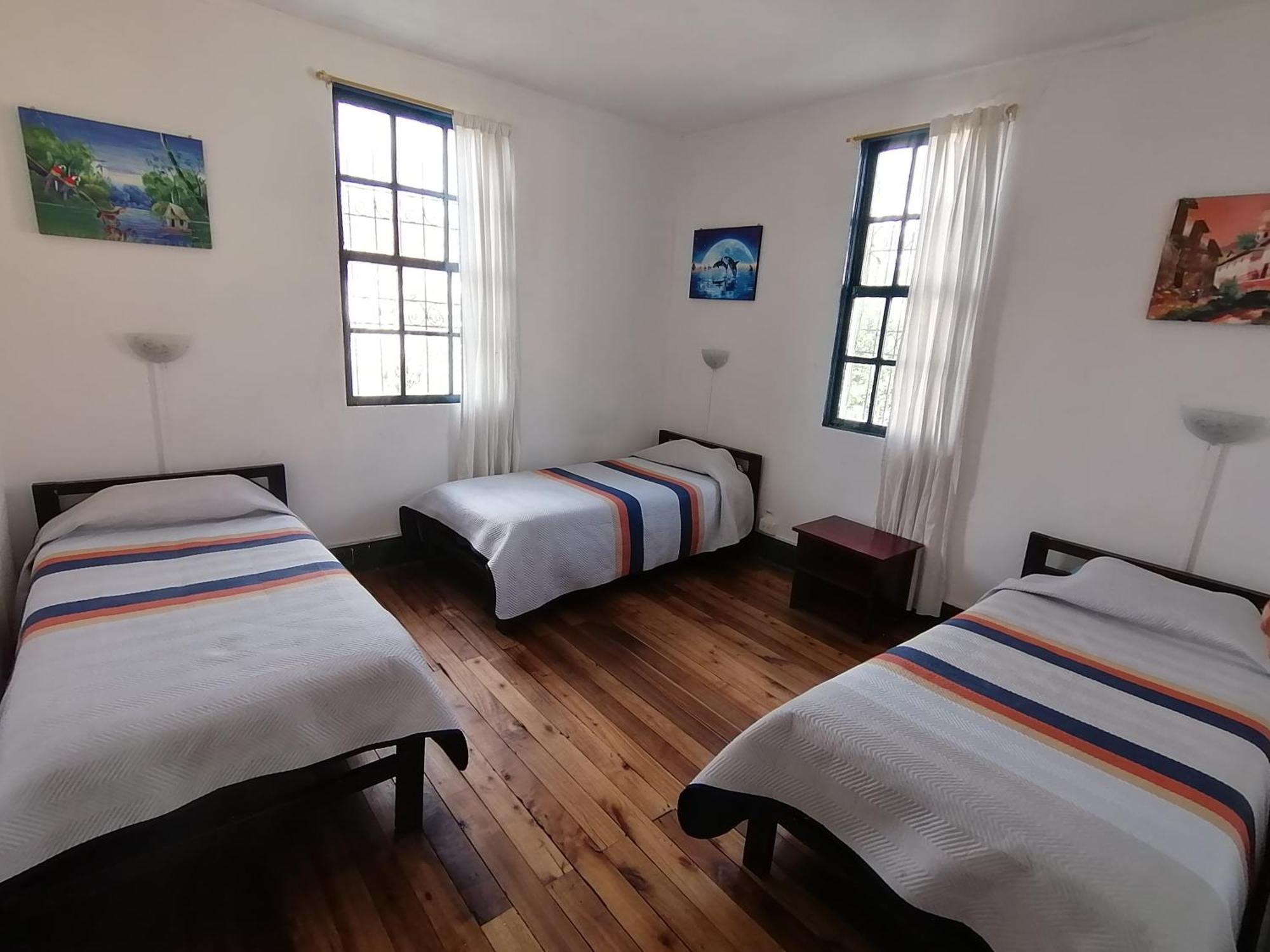 Galapagos Natural Life Hostel Кито Екстериор снимка